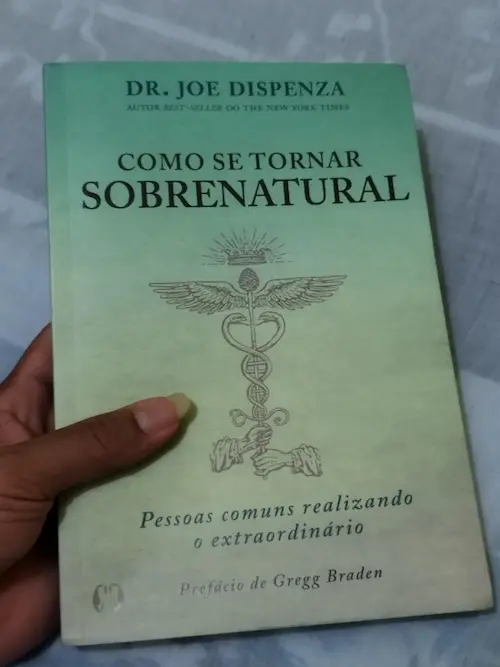 Livro recebido por Bruna Naline